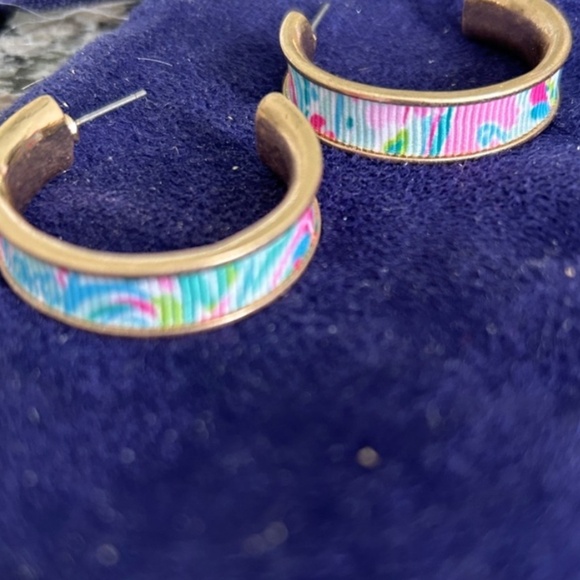 Beautiful Lilly Pulitzer jewelry bundle! Necklace, earrings and key fob - Picture 7 of 10